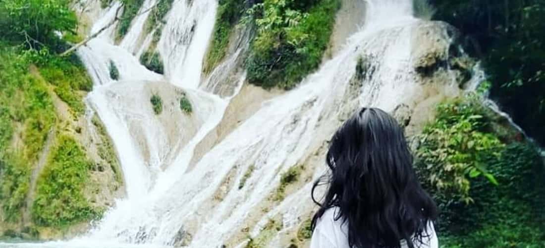 주변 산과 결합 된 화려한 풍경은 모험을 좋아하는 사람들에게 약간의 위험이 있습니다.