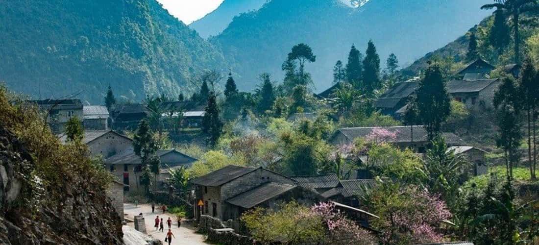 在前往西北高地的旅程中,如果您是探索自然景观和传统文化的爱好者,那么Na Lan Village是一个非常完美的选择,不容错过。