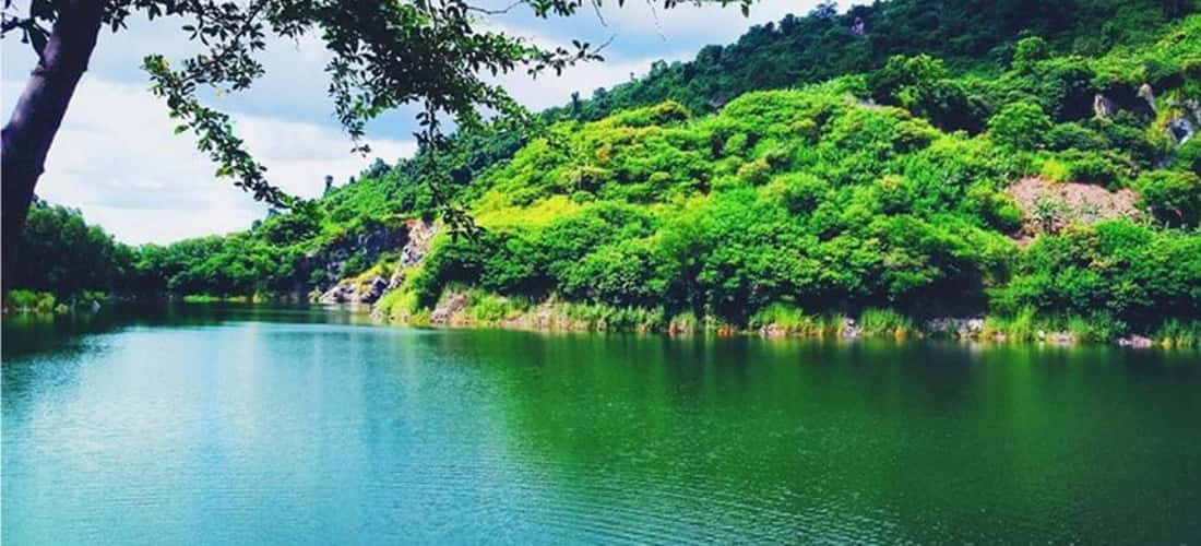 Nhờ địa thế độc đáo mà thời tiết Hồ Núi Đá Tây Ninh lúc nào mát mẻ và dễ chịu, vì thế du khách có thể đến đây vào bất kỳ thời gian nào mà mình muốn