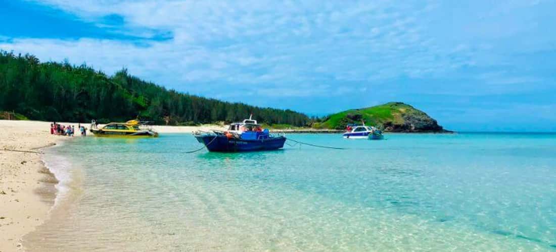 汉特·特兰(Hon Tranh)旅游业吸引了许多游客,因为它风景如画的自然风光。