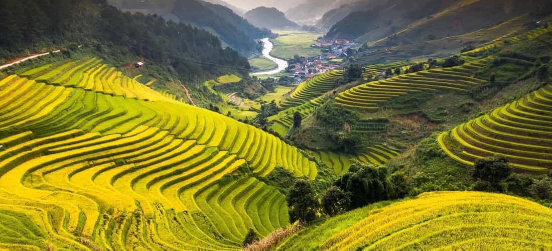 Vẻ đẹp của Ngọc Chiến là bức tranh hài hòa giữa bản sắc con người và vẻ đẹp núi rừng ấn tượng.