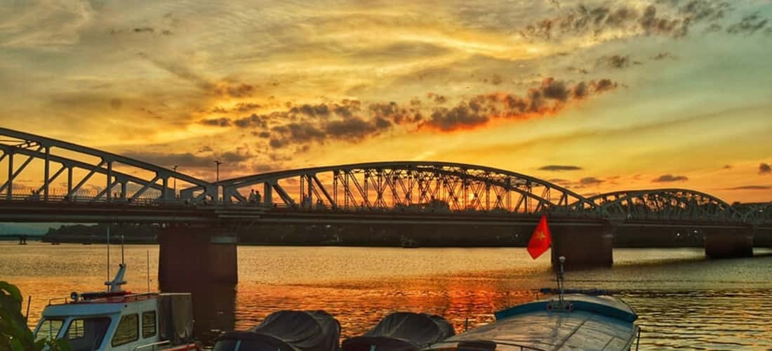 Chìm đắm trong cảnh sắc nên thơ của sông Hương khi hoàng hôn