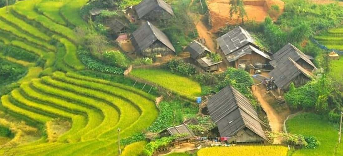 Khi đến với Bản Hồ, bạn sẽ được chiêm ngưỡng vẻ đẹp của thôn Bản Dền, dòng suối Mường Hoa hiền hòa, thân thuộc