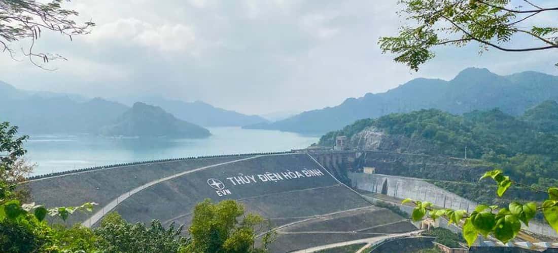 和平湖是越南最大的人工水库,长度长达230公里