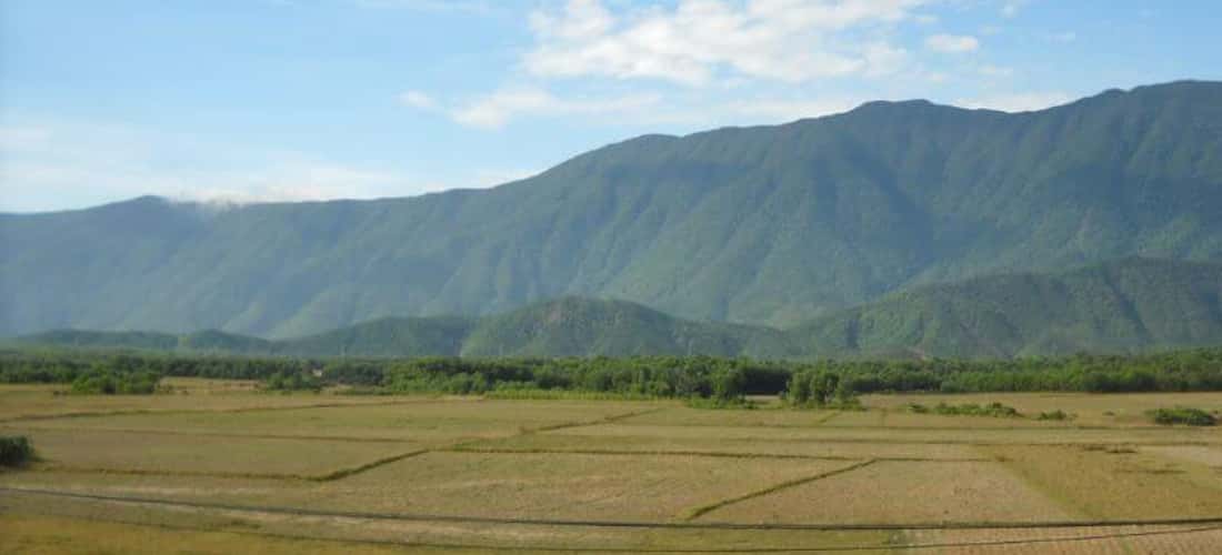 Hoành Sơn (hay còn gọi là núi ngang) là một dãy núi nằm ở phía nam tỉnh Hà Tĩnh