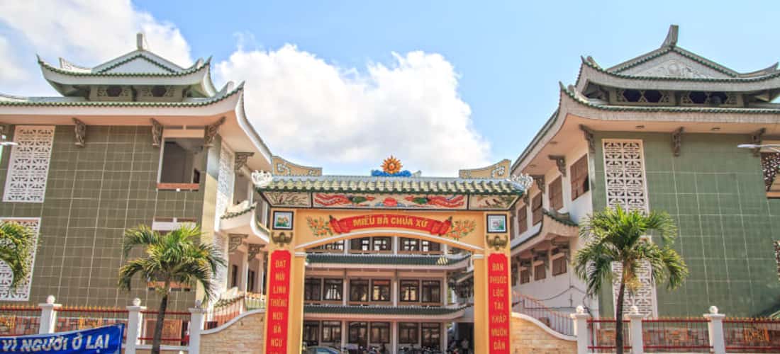 巴蔡许寺是著名的精神旅游胜地