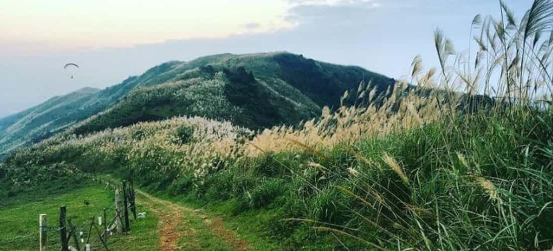 부힐(Bu Hill)은 자연 탐험을 좋아하는 사람들에게 이상적인 장소입니다.