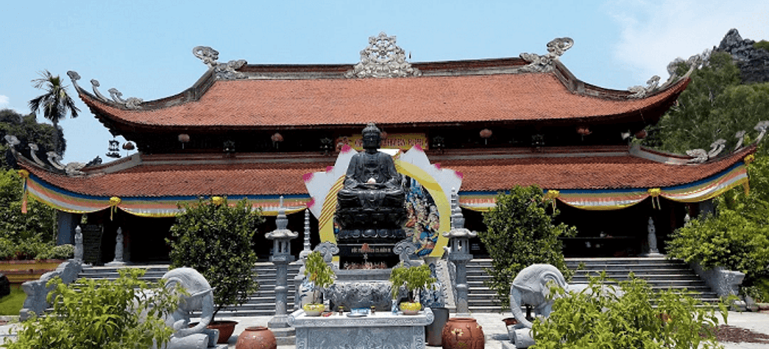 타이응우옌 동굴 탑(Thai Nguyen Cave Pagoda)은 오랜 역사를 지닌 탑입니다.