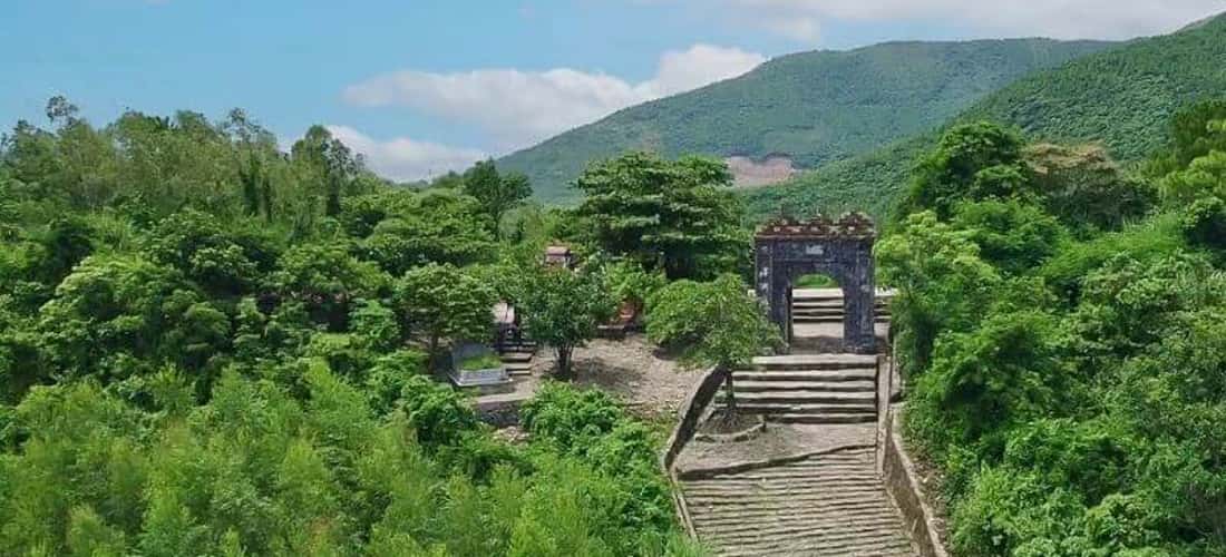 Ngày nay, trên dãy Hoành Sơn vẫn còn lại phế tích Lũy Lâm Ấp