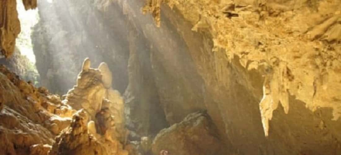 Khám phá vẻ đẹp độc đáo của tạo hoá tại hang Mỏ Luông