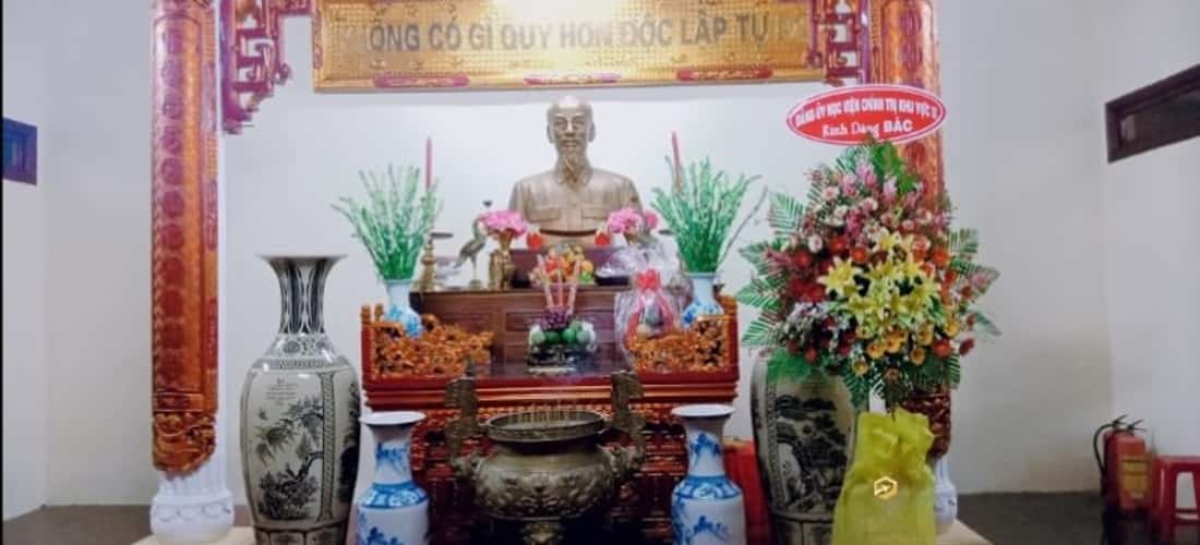 Bên trong Đền thờ Bác Hồ