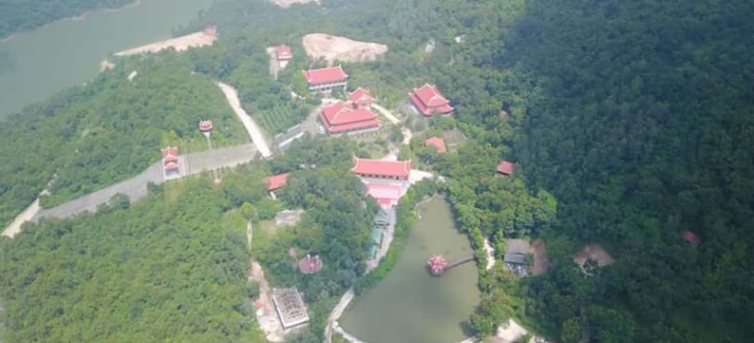 Truc Lam Tue Duc Zen Monastery에서 위에서 본 탁 트인 공간