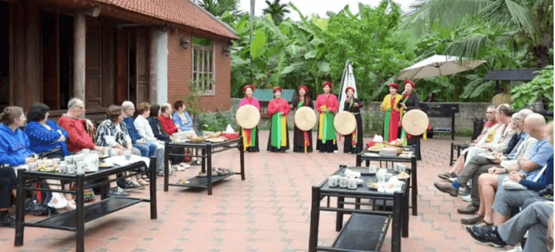 Hát quan họ ở khu du lịch làng quê Yên Đức