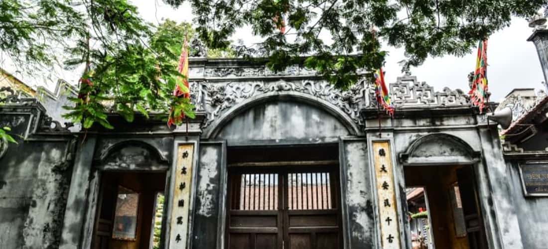 海防义寺的入口看起来极其简单