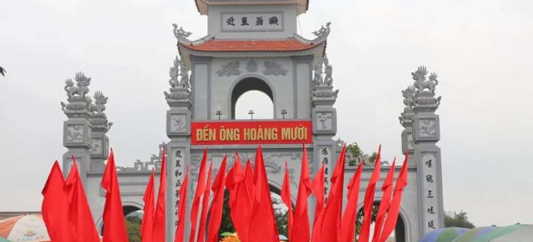 Hòa mình vào không khi sôi động vào lễ hội của đền.