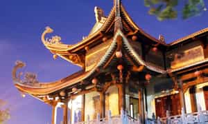 帕和塔 (Phap Hoa Pagoda) 是多农嘉义 (Gia Nghia) 的热门旅游目的地。