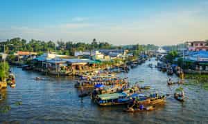 Cảnh hoàng hôn tại chợ nổi Ngã Năm