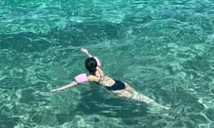 Rất nhiều góc ở Mini Beach để bạn nằm tắm nắng và ngắm biển