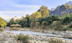 Bản Vàng Pheo hiện lên trong một chiều nắng thu thật đẹp.