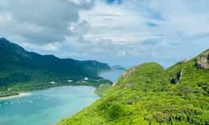 昆岛国家公园拥有许多多样化的海洋生态系统、红树林、珊瑚礁和海草......