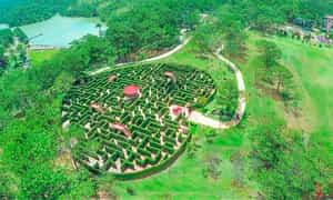 Một điểm đặc biệt và ấn tượng tại khu du lịch này chính là Mê cung tình yêu.