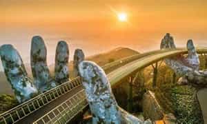Bình minh trên Cầu Vàng
