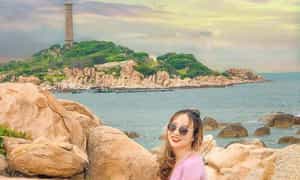 Bãi đá tại đảo Kê Gà tạo thành một bức tường tự nhiên bao quanh và bảo vệ hòn đảo nhỏ này.