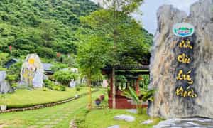 Khu du lịch Suối Đá Quảng Bình là điểm đến lý tưởng cho những ai muốn hòa mình vào thiên nhiên và tham gia các hoạt động vui chơi giải trí.