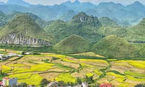 Núi Quản Bạ ngày nắng đẹp