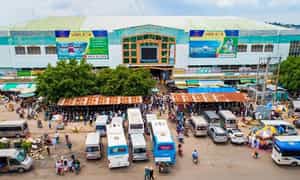 Chợ Long Hoa không chỉ là nơi mua sắm quan trọng mà còn là trung tâm giao thương sầm uất trong khu vực.