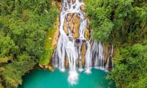 Không hề ngoa ngôn khi nói danh thắng Tà Puồng là một bảo tàng thiên nhiên trưng bày kiến trúc của “nước” và “đá”.