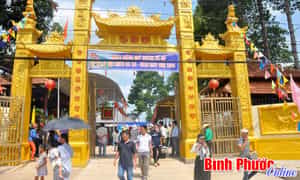 Khu đền thờ núi Bà Rá
