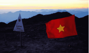 Cột mốc chinh phục đỉnh Tà Chì Nhù .