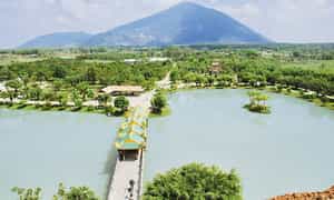 Nơi đây nổi tiếng với hệ thống sinh thái trong lành, cảnh quan thiên nhiên thơ mộng cùng những trò chơi khám phá đầy thử thách.