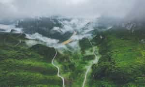 Đèo Mã Pí Lèng bí ẩn trong những ngày nhiều mây
