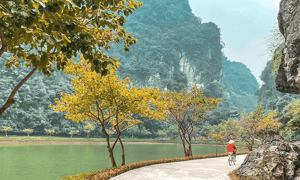 Check-in sống ảo bên hồ Giải