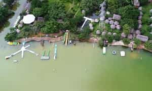Bo Cap Vang 旅游区的景观被河流和许多不同类型的果树所包围。