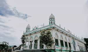 Masjid Al Ehsan 清真寺被认为是这里规模和建筑最美丽的建筑之一。