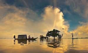 Chau Doc 수상 마을의 일몰