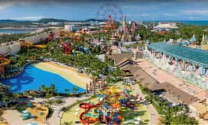 VinWonders Phu Quoc 校园非常大，因此在选择娱乐场所时需要考虑天气和健康问题。