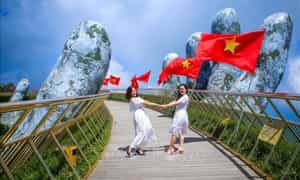 Cầu Vàng - địa điểm check in nổi tiếng ở Đà Nẵng