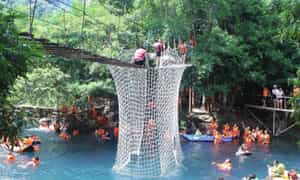 Trò chơi ở khu du lịch suối nước Mooc - Bố Trạch