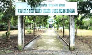 Cổng vào khu bảo tồn thiên nhiên Lung Ngọc Hoàng