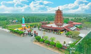 Chùa Phật Ngọc Xá Lợi Vĩnh Long tọa lạc tại ấp Vĩnh Hòa, xã Tân Ngại.