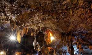 Tien Phi Hoa Binh 洞穴的自然美景