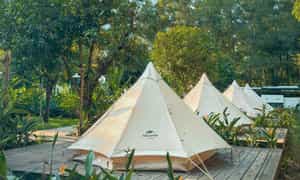 The Emma Glamping có địa chỉ tại đường số 9, ấp 1, xã Mã Đà, huyện Vĩnh Cửu, tỉnh Đồng Nai.