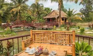 Với khuôn viên rộng hơn 3 ha, địa điểm du lịch Bến Tre được bao phủ bởi hệ thống cây xanh cùng khá nhiều ao hồ trải rộng trên diện tích rộng lớn.