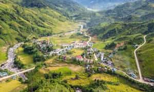 Bức tranh đại ngàn nhìn từ đỉnh núi thiêng ôm ấp bao điều bí ẩn