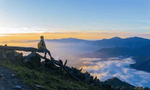 Đón bình minh và ngắm biển mây trên đỉnh Tà Chì Nhù.