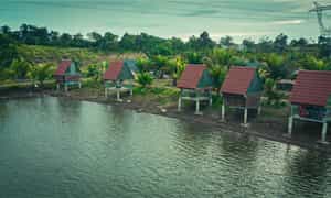 Khuôn viên KDL có nhiều khu vực giải trí đa dang.
